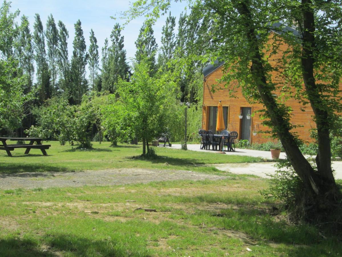 Florennes Gite Neuf 150 M2 Devant Un Grand Lac Prive De 2 Hectares Poissonneux Au Milieu Des Bois Exterior foto