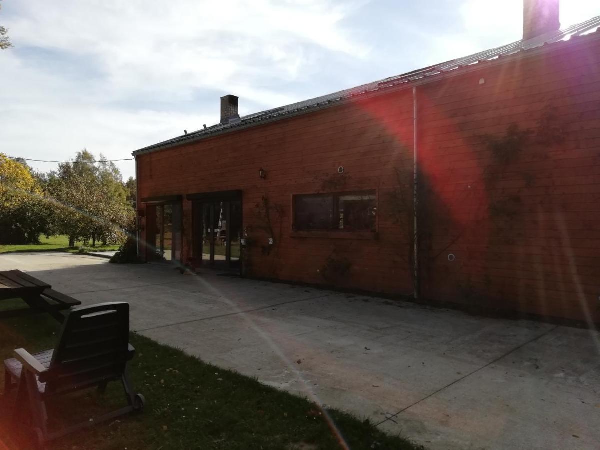 Florennes Gite Neuf 150 M2 Devant Un Grand Lac Prive De 2 Hectares Poissonneux Au Milieu Des Bois Exterior foto