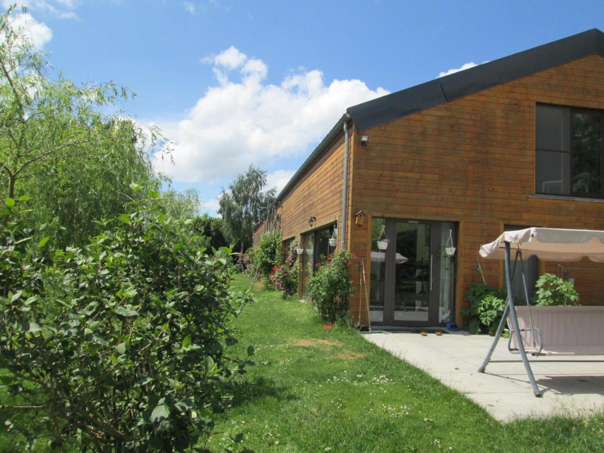 Florennes Gite Neuf 150 M2 Devant Un Grand Lac Prive De 2 Hectares Poissonneux Au Milieu Des Bois Exterior foto