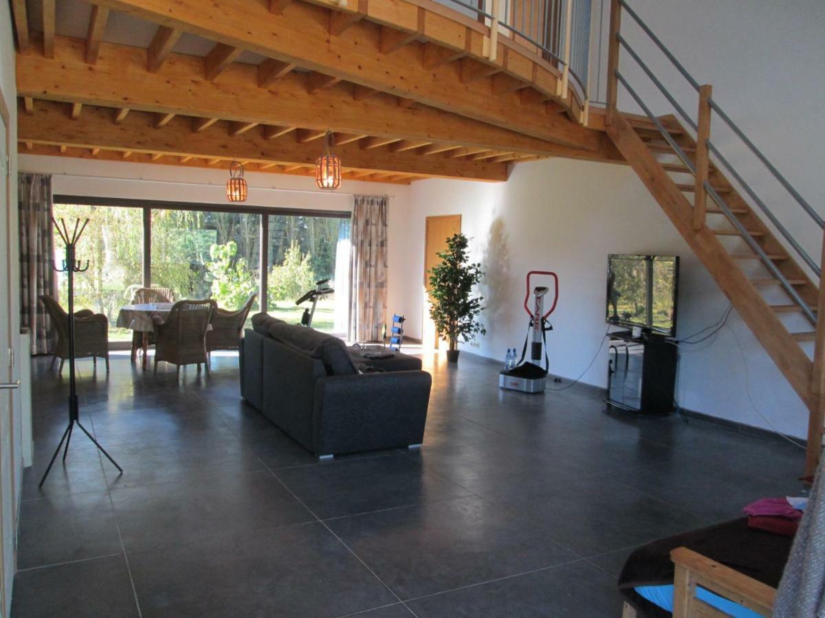 Florennes Gite Neuf 150 M2 Devant Un Grand Lac Prive De 2 Hectares Poissonneux Au Milieu Des Bois Exterior foto