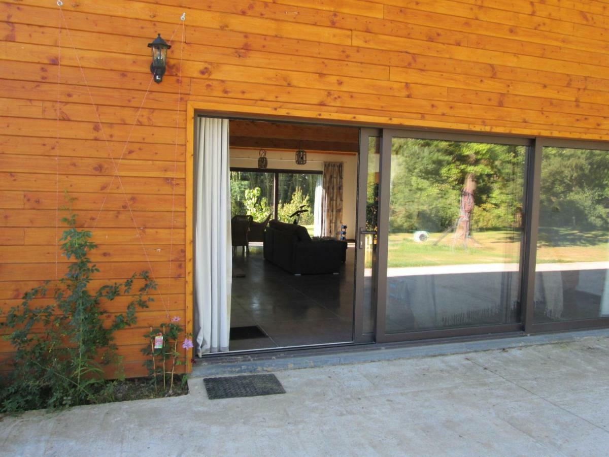 Florennes Gite Neuf 150 M2 Devant Un Grand Lac Prive De 2 Hectares Poissonneux Au Milieu Des Bois Exterior foto